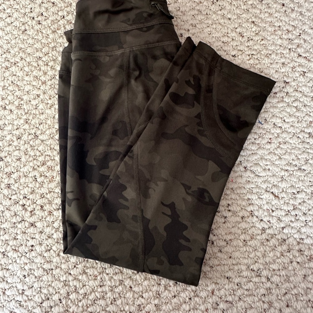 Lululemon cropped camo running pants - Picture 2 of 3